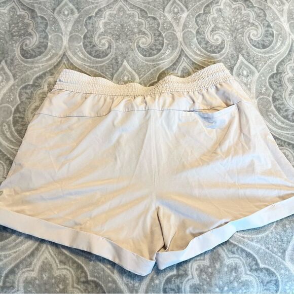 Lululemon Spring Break Away Short *4-way Stretch 3"
Light Chrome - Picture 7 of 8